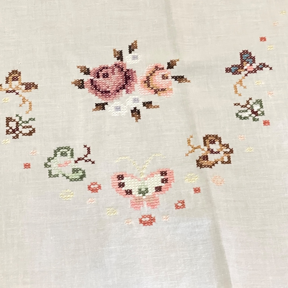 Vintage Linen Oval Tablecloth Embroidered Cross Stitched Roses Butterflies 64x65 - Picture 9 of 14